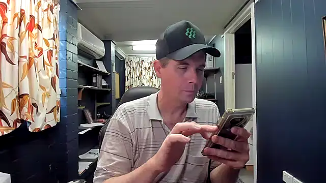 Snapshot of tilobinder chatting on December 7, 5:59 am tilobinder online show from December 7, 5:59 am