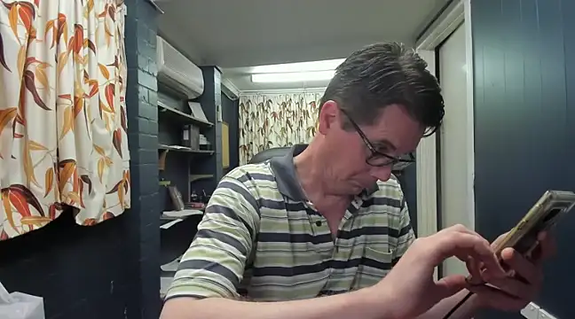 Snapshot of tilobinder chatting on December 7, 12:02 pm tilobinder online show from December 7, 12:02 pm