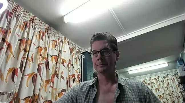 Snapshot of tilobinder chatting on December 8, 11:46 am tilobinder online show from December 8, 11:46 am