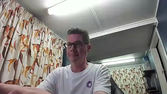 Snapshot of tilobinder chatting on December 11, 1:06 pm tilobinder online show from December 11, 1:06 pm