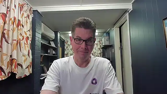 Snapshot of tilobinder chatting on December 13, 3:21 pm tilobinder online show from December 13, 3:21 pm