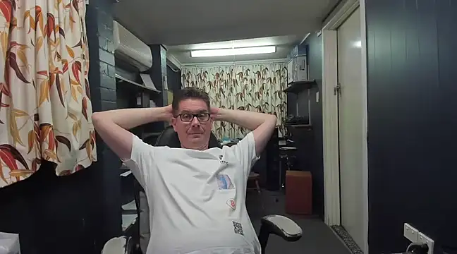 Snapshot of tilobinder chatting on December 13, 6:27 pm tilobinder online show from December 13, 6:27 pm