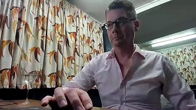 Snapshot of tilobinder chatting on December 14, 1:16 pm tilobinder online show from December 14, 1:16 pm