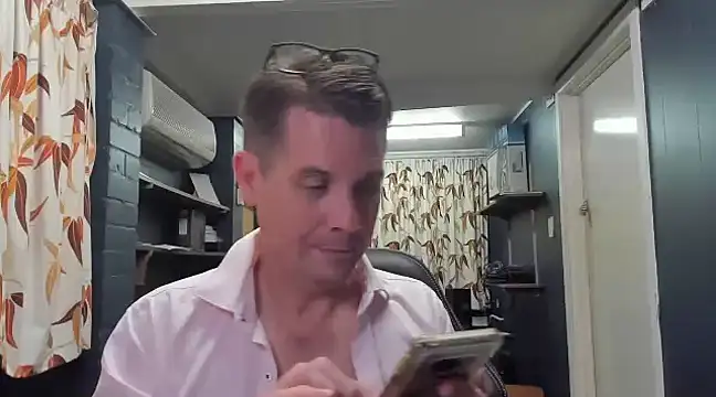 Snapshot of tilobinder chatting on December 14, 4:20 pm tilobinder online show from December 14, 4:20 pm