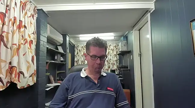 Snapshot of tilobinder chatting on December 15, 1:22 pm tilobinder online show from December 15, 1:22 pm