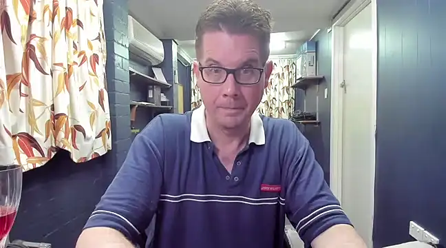 Snapshot of tilobinder chatting on December 15, 4:26 pm tilobinder online show from December 15, 4:26 pm