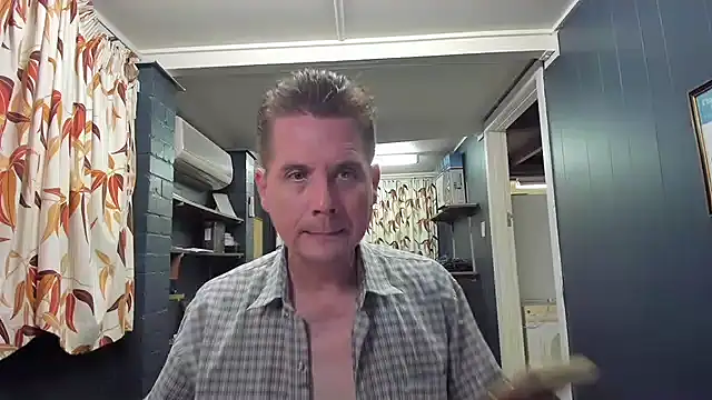 Snapshot of tilobinder chatting on December 17, 10:01 am tilobinder online show from December 17, 10:01 am