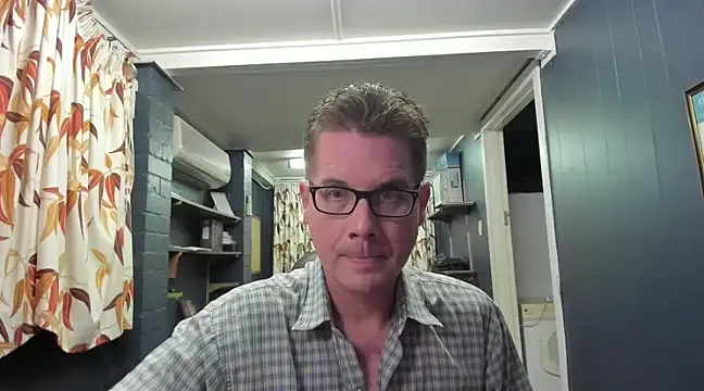 Snapshot of tilobinder chatting on December 20, 1:54 pm tilobinder online show from December 20, 1:54 pm