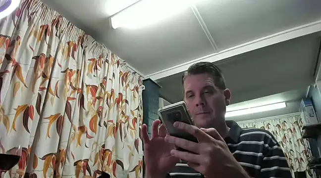 Snapshot of tilobinder chatting on December 21, 12:59 pm tilobinder online show from December 21, 12:59 pm