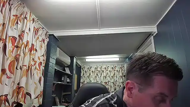 Snapshot of tilobinder chatting on December 21, 4:03 pm tilobinder online show from December 21, 4:03 pm