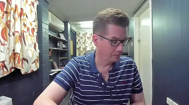 Snapshot of tilobinder chatting on December 25, 4:00 pm tilobinder online show from December 25, 4:00 pm