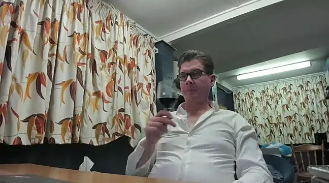 Snapshot of tilobinder chatting on January 17, 2:50 pm tilobinder online show from January 17, 2:50 pm