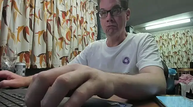 Snapshot of tilobinder chatting on January 25, 2:14 pm tilobinder online show from January 25, 2:14 pm