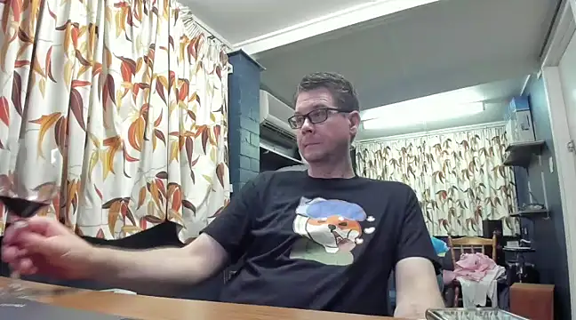 Snapshot of tilobinder chatting on January 26, 12:43 pm tilobinder online show from January 26, 12:43 pm