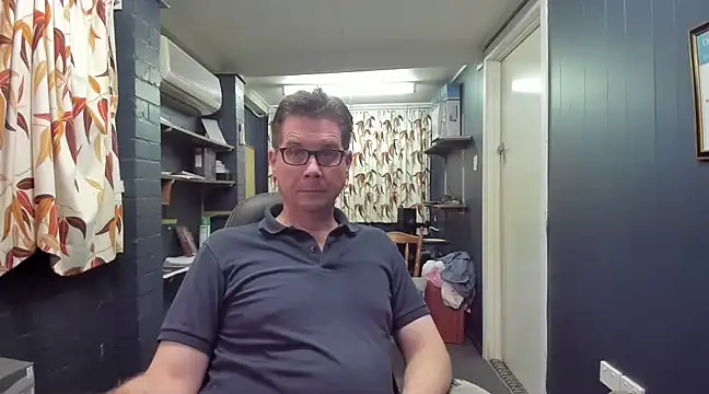 Snapshot of tilobinder chatting on March 2, 1:27 pm tilobinder online show from March 2, 1:27 pm