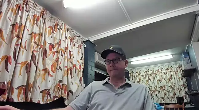 Snapshot of tilobinder chatting on March 3, 12:37 pm tilobinder online show from March 3, 12:37 pm