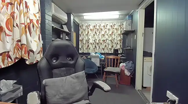 Snapshot of tilobinder chatting on March 3, 3:42 pm tilobinder online show from March 3, 3:42 pm