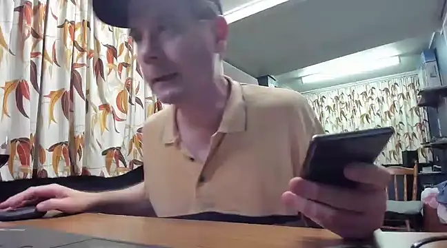 Snapshot of tilobinder chatting on March 5, 2:45 pm tilobinder online show from March 5, 2:45 pm