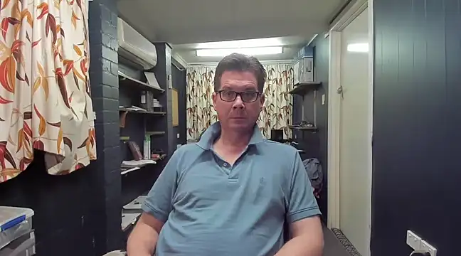 Snapshot of tilobinder chatting on March 8, 1:25 pm tilobinder online show from March 8, 1:25 pm