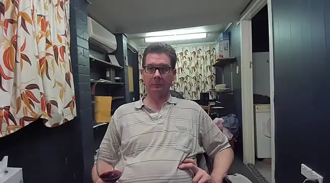 Snapshot of tilobinder chatting on March 14, 1:02 pm tilobinder online show from March 14, 1:02 pm