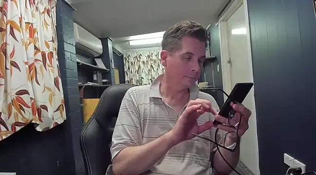 Snapshot of tilobinder chatting on March 14, 4:09 pm tilobinder online show from March 14, 4:09 pm