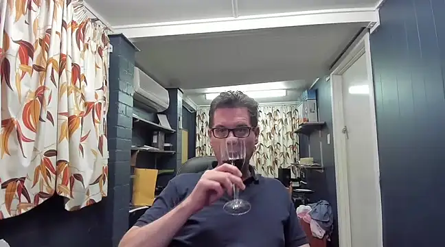 Snapshot of tilobinder chatting on March 19, 3:08 pm tilobinder online show from March 19, 3:08 pm