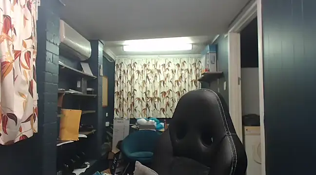 Snapshot of tilobinder chatting on March 20, 2:21 pm tilobinder online show from March 20, 2:21 pm