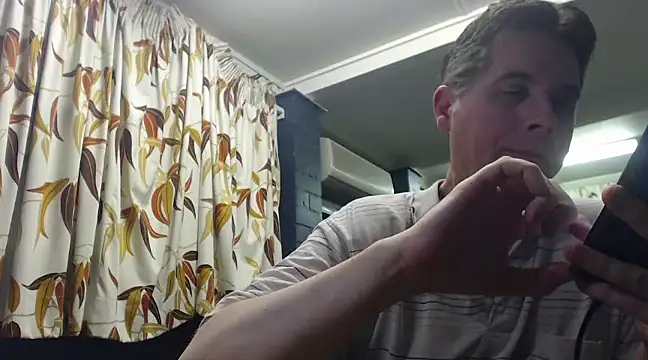 Snapshot of tilobinder chatting on March 21, 12:06 pm tilobinder online show from March 21, 12:06 pm