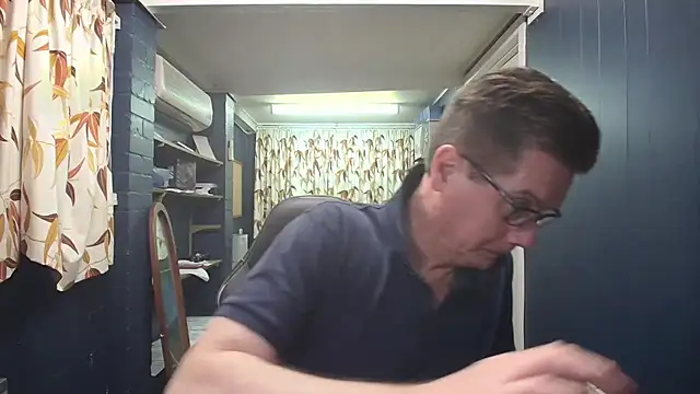 Snapshot of tilobinder chatting on October 10, 1:54 pm tilobinder online show from October 10, 1:54 pm