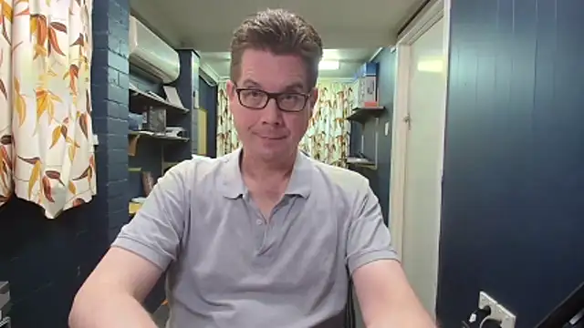 Snapshot of tilobinder chatting on October 18, 1:56 pm tilobinder online show from October 18, 1:56 pm