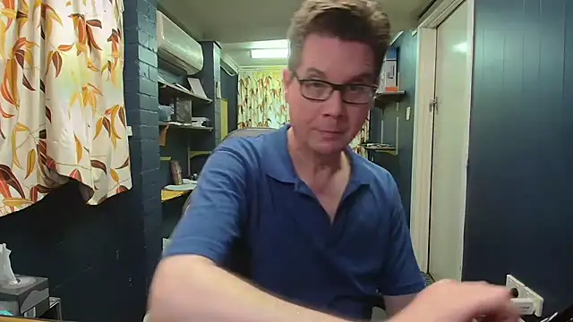 Snapshot of tilobinder chatting on October 24, 1:07 pm tilobinder online show from October 24, 1:07 pm