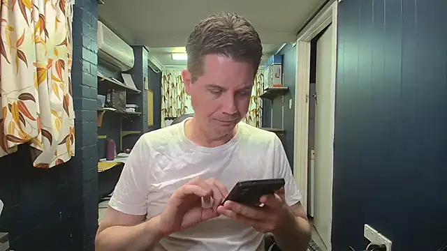 Snapshot of tilobinder chatting on December 14, 11:59 am tilobinder online show from December 14, 11:59 am