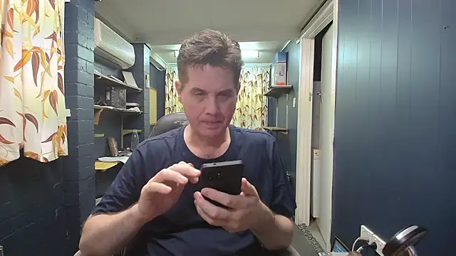 tilobinder online show from February 18, 1:18 pm