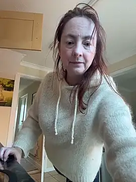 LouiseTswing online show from February 26, 2:16 pm