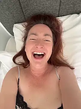 LouiseTswing online show from June 11, 3:32 pm
