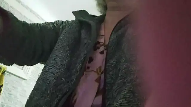 EdithManning online show from January 15, 3:43 am