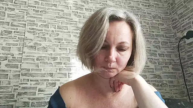 EdithManning online show from February 17, 9:24 am