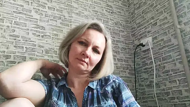 EdithManning online show from March 19, 9:28 am