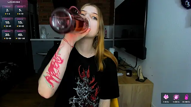 Snapshot of princessaalicc chatting on February 28, 3:48 pm princessaalicc online show from February 28, 3:48 pm