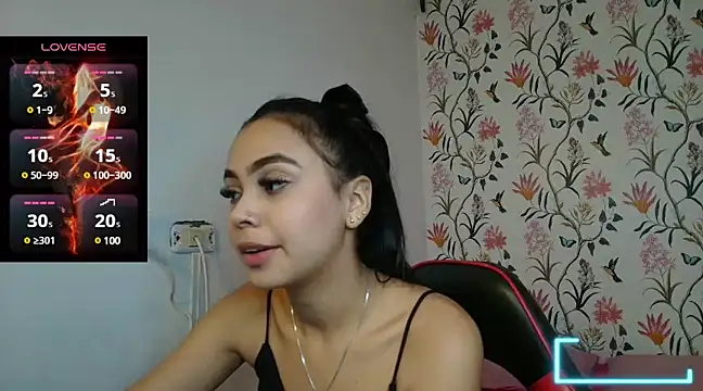 Snapshot of lucia_brown chatting on December 22, 12:16 pm lucia brown online show from December 22, 12:16 pm