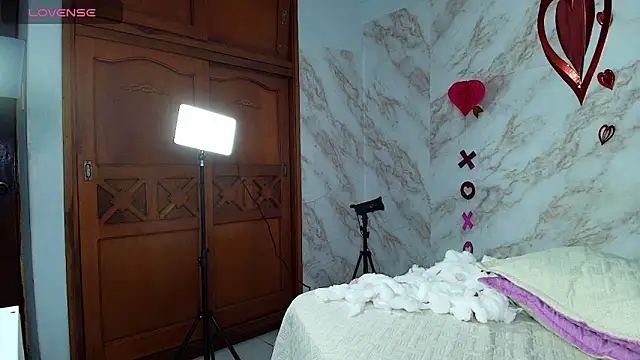 Snapshot of lucia_brown chatting on February 14, 8:26 pm lucia brown online show from February 14, 8:26 pm