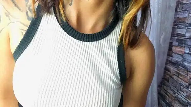 Snapshot of Miaa_Thopmson chatting on November 8, 8:40 pm Miaa Thopmson online show from November 8, 8:40 pm