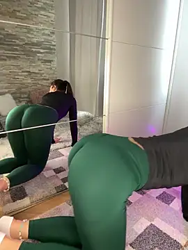 Snapshot of LeonieLindner chatting on January 12, 12:23 pm LeonieLindner online show from January 12, 12:23 pm