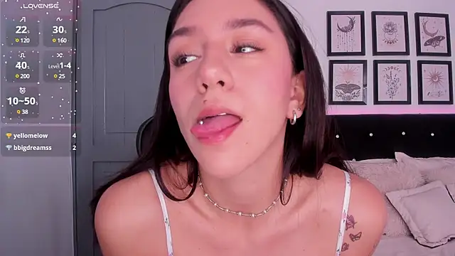 Snapshot of moonlygirl1 chatting on January 12, 3:46 pm moonlygirl1 online show from January 12, 3:46 pm