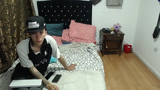 Kitty and jake online show from December 13, 7:58 am