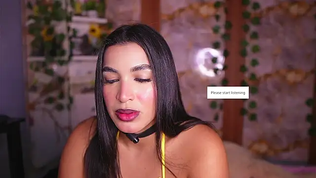 Snapshot of zoey-fox chatting on April 22, 12:35 am zoey-fox online show from April 22, 12:35 am