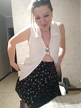 Snapshot of VselenaSun402 chatting on February 10, 1:01 pm VselenaSun402 online show from February 10, 1:01 pm