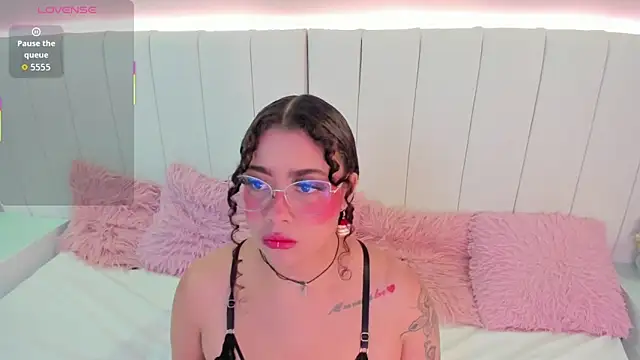 antonelllepiercee online show from March 30, 11:33 am