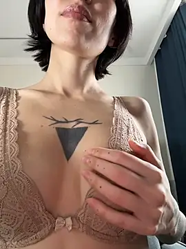 kikidoll online show from March 29, 3:06 am