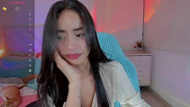 misscassidy  online show from February 1, 12:42 am